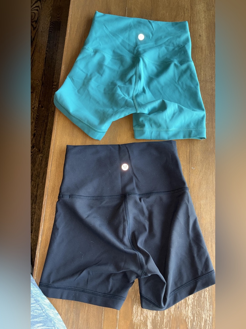 lululemon athletica High-Rise Athletic Shorts - Teal & Black - Picture 2 of 3